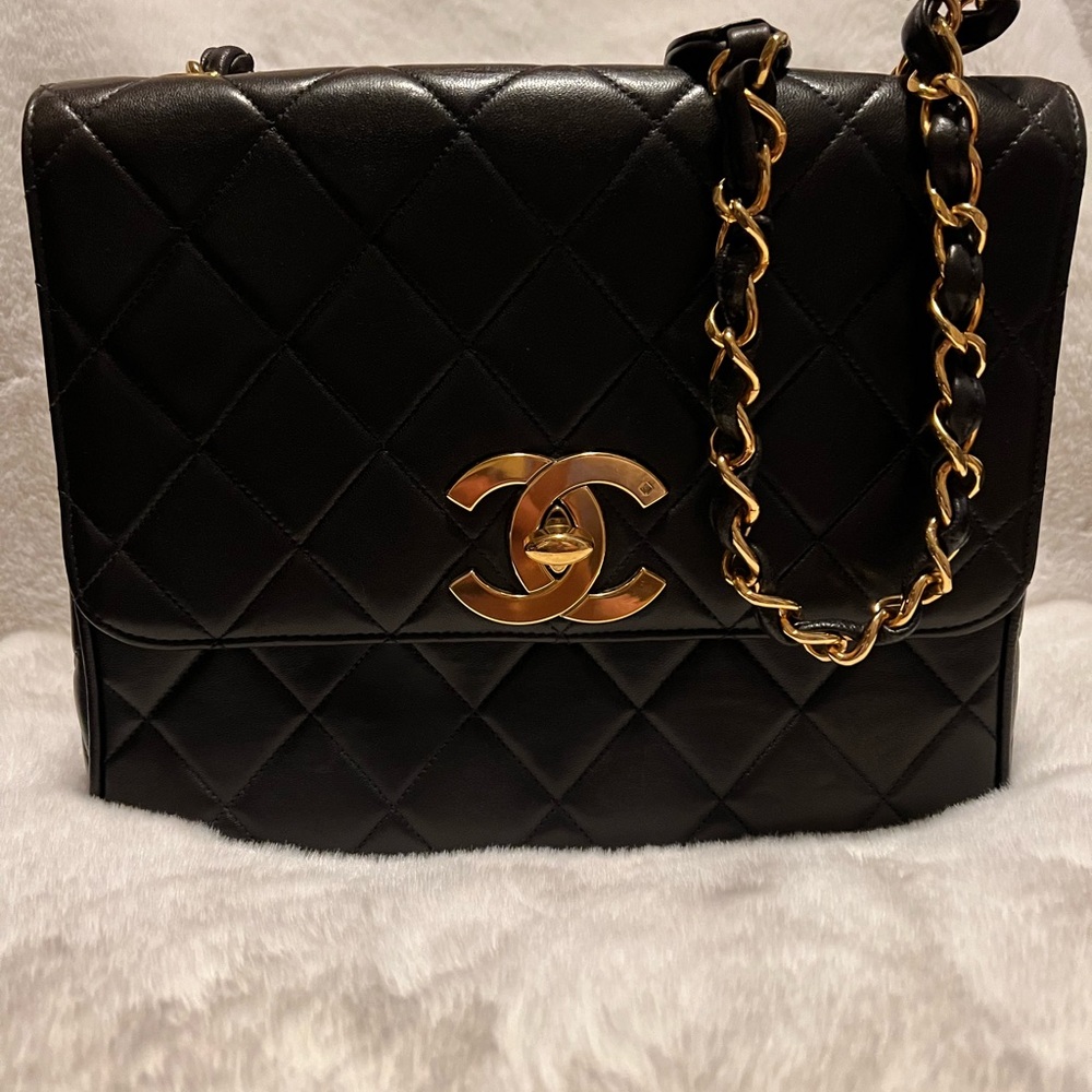 CHANEL vintage sling bag in lamb skin leather big loggo